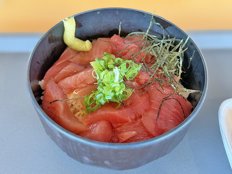 生まぐろ丼